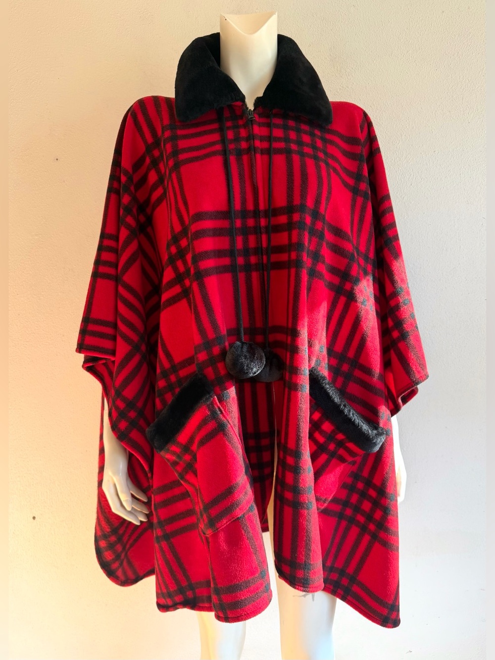 Cozy Le Moda RED PLAID CAPE Black Faux Fur Pom Pom OneSize Christmas Xmas Fleece